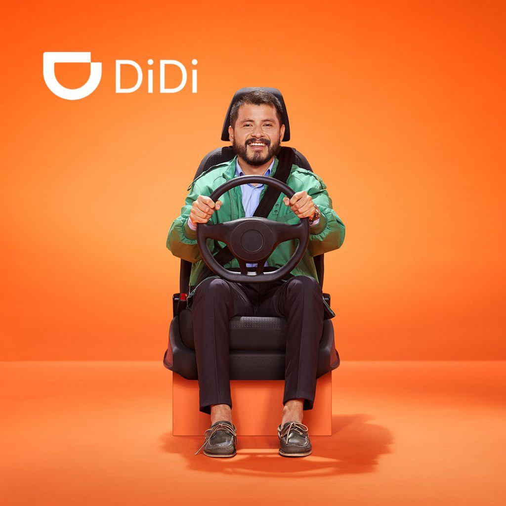 Conductor de Veikul manejando en DiDi